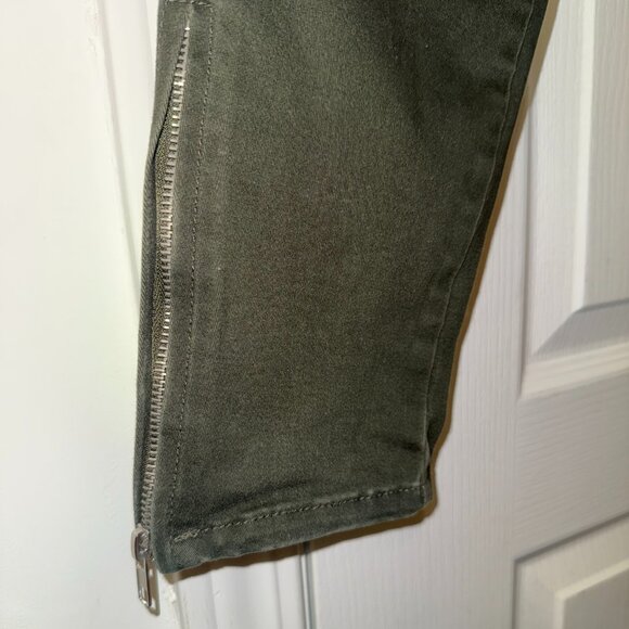 ⭐️$5, spend over $20 - Forever 21 Denim edgy skinny jeans in forest green - Picture 8 of 10